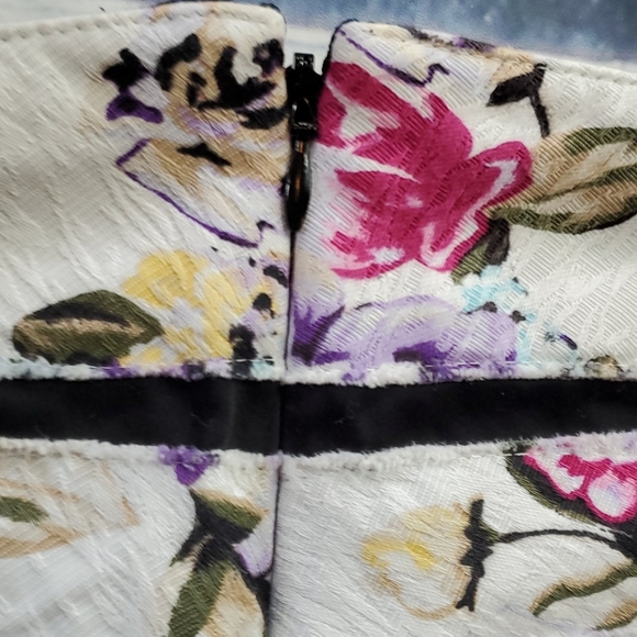 White black house market skirt - Picture 4 of 7